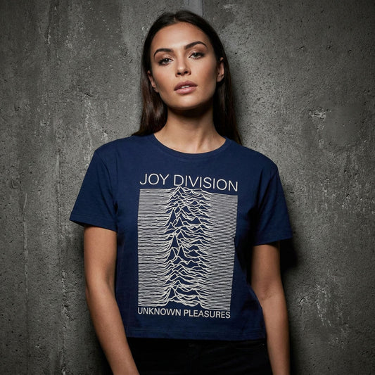 Een foto van een Joy Division Crop Top