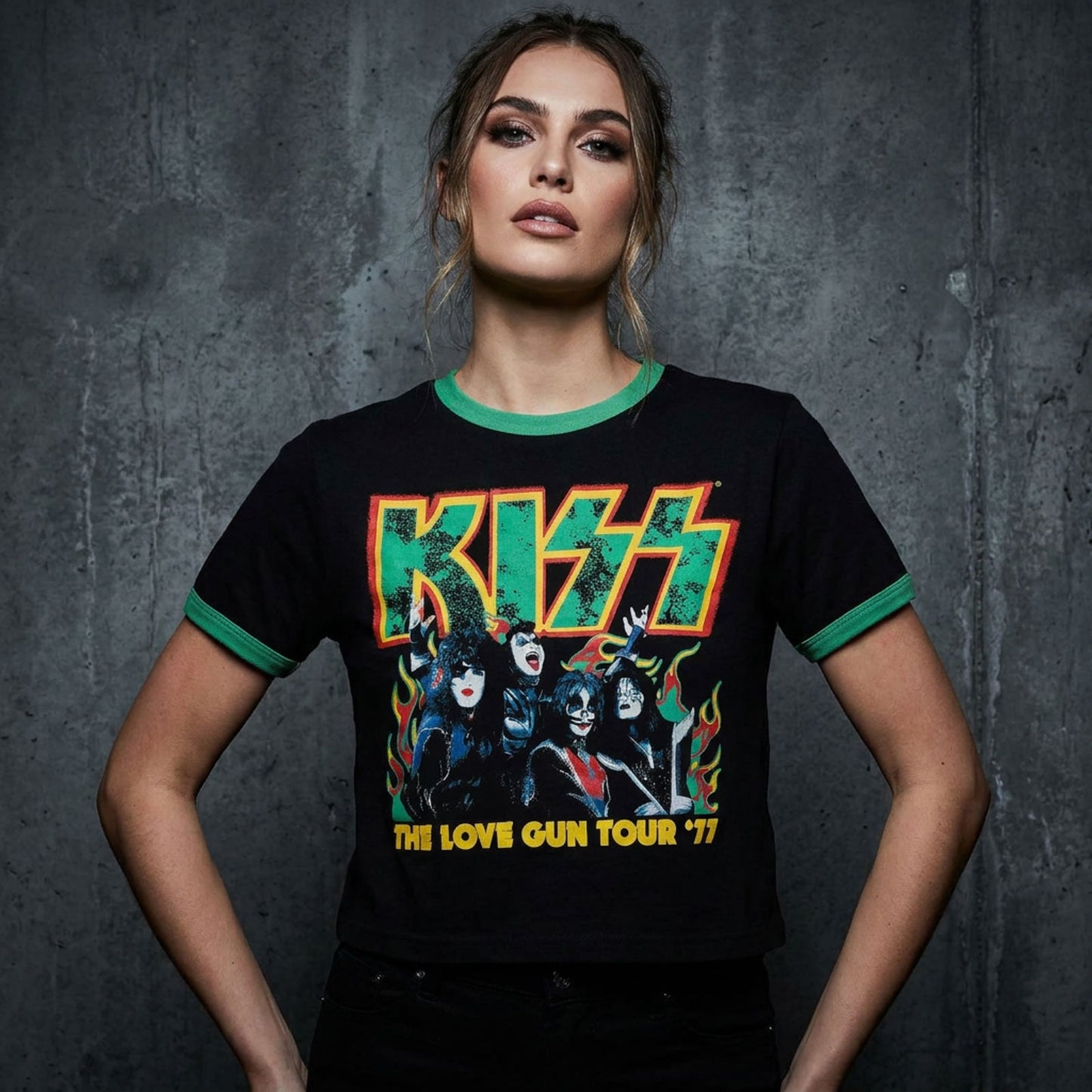 Een foto van een KISS Crop Top