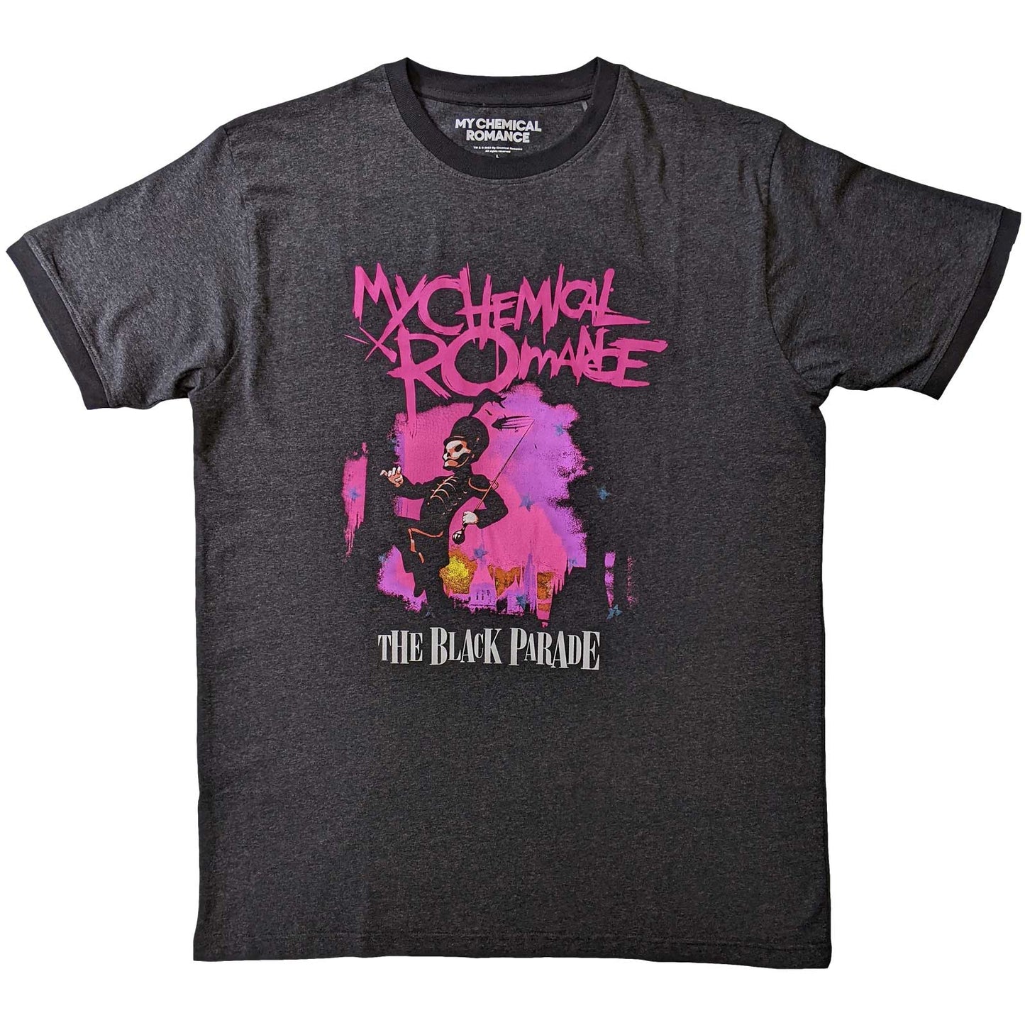 Een foto van een Ringer T-Shirt van My Chemical Romance.