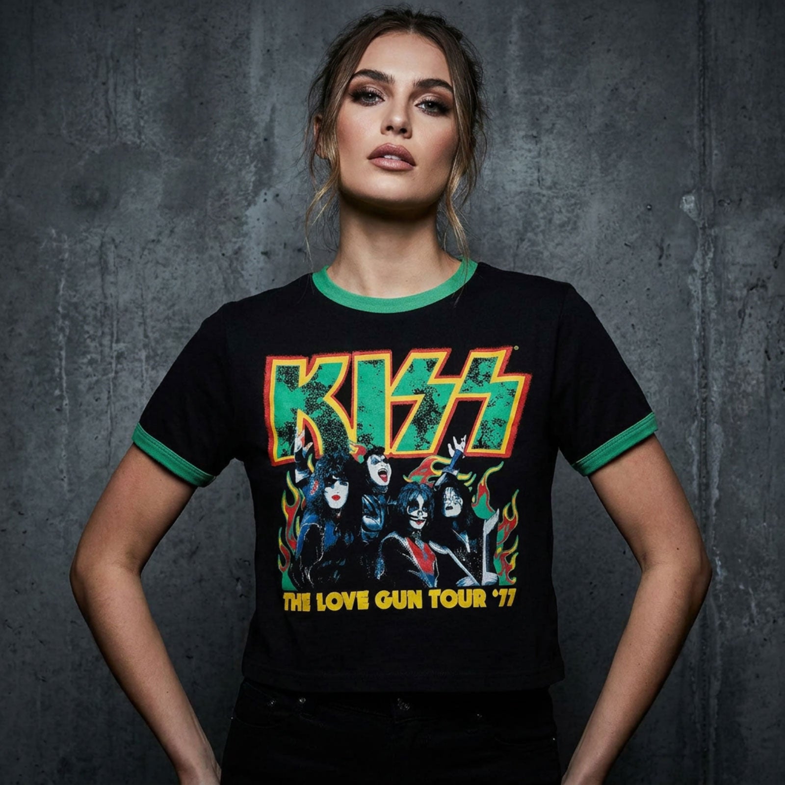 Een foto van een KISS Crop Top